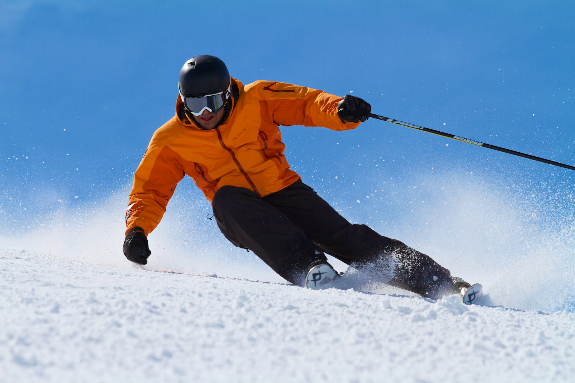 Карвинг лыжный. Карвинг лыжи. Карвинг горные лыжи. Катание на коротких лыжах. Skiing приложение